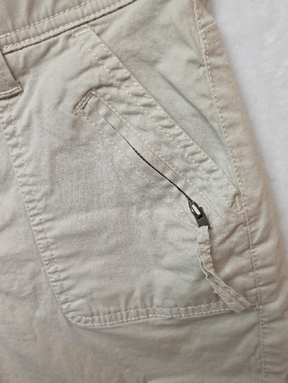 Lee Women's Light Khaki Cargo Capri Pants - Picture 10 of 16
